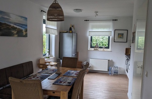 Julianadorp aan zee Villa | Top vacation villa 120 sqm, close to the beach, 2 bathrooms, WLAN, fireplace, bed linen included