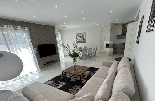 Orange Villa | Top Villa 1