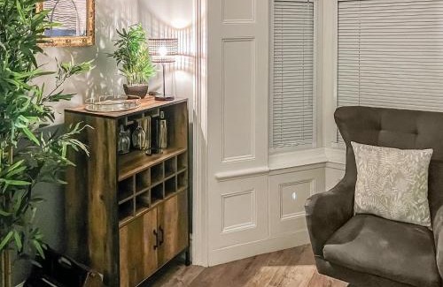 Whitby House | Topmast