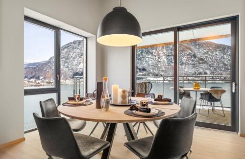 Sogndal Apartment | Toppleilighet på bryggen i Sogndal med fantastisk utsikt