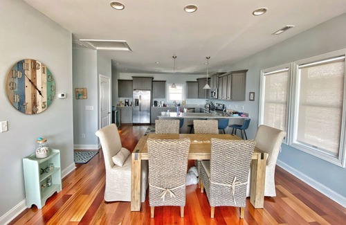 Topsail Beach House | Topsail Beach! Have it all! Beach, Sound, Pool, Docks!