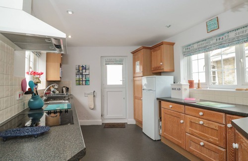 Salcombe Cottage | TOPSIDE, pet friendly, country holiday cottage, with pool in Salcombe