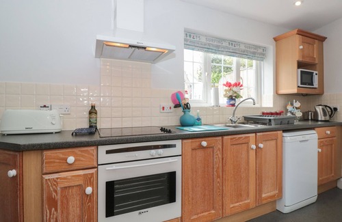 Salcombe Cottage | TOPSIDE, pet friendly, country holiday cottage, with pool in Salcombe