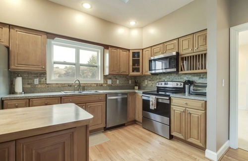 Tellico Village House | Toqua Coves - Lake Front Living! 2 Fireplaces! Attached Garage! Screened Porch!