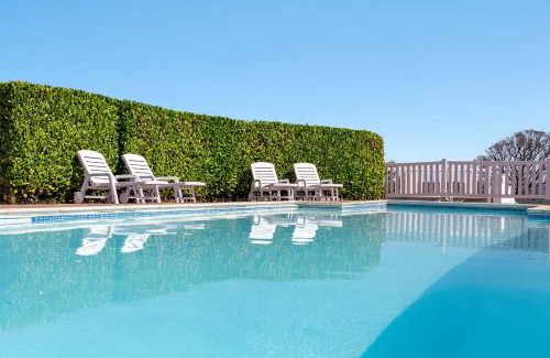 Newton Saint Cyres House | Tor Cottage -Private Hot Tub & Communal Swimming Pool with Fishing nearby 2 Dogs Max
