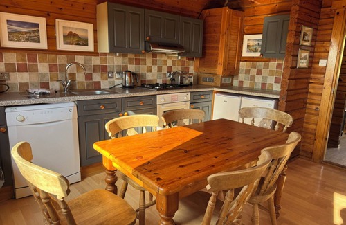 Liverton Cottage | TOR VIEW, family friendly, with pool in Chudleigh