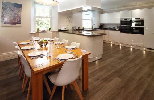 Torquay City Centre Villa | Torbay Rise sea side villa with family facilities