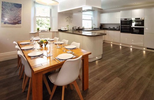 Torquay City Centre Villa | Torbay Rise Seaside Villa with outstanding family facilities