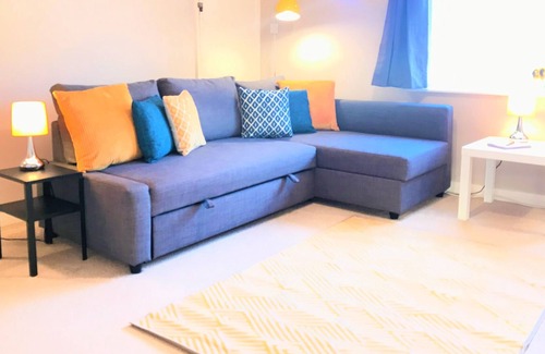 Worthing Apartment | Toronto Apartment in Seaside Town with Parking