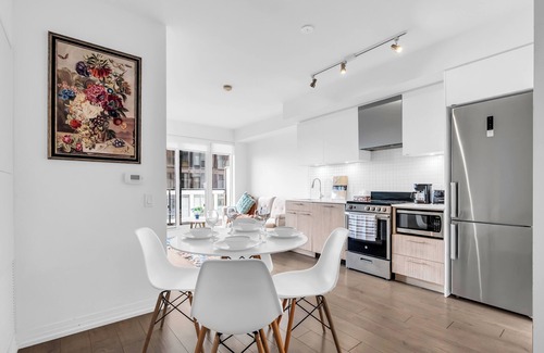 Garden District Apartment | Toronto skyline suites