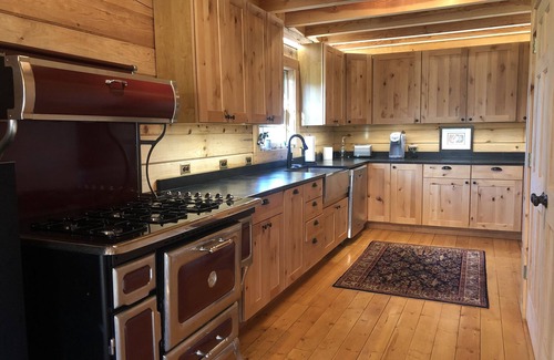 Esmont Cabin | Total Privacy - H’Owl at the Moon Farm & Cabin