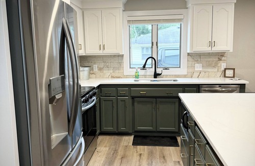 Green Bay House | TOUCHDOWN! 5-Star newly updated home w/a short walk to historic Lambeau Field!