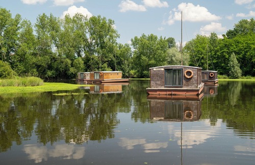 Chassenard Boat Rental | Toue Cabanées for Group