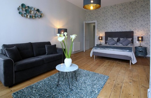 Laroque House | Tour du Château Laroque Dubos