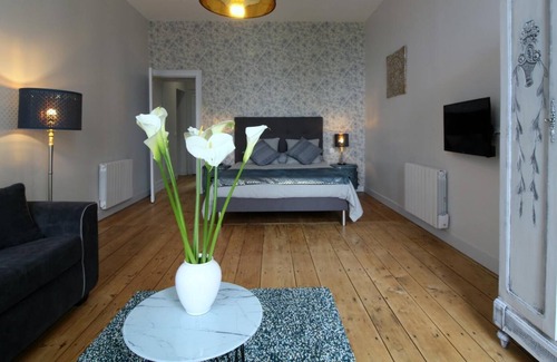 Laroque House | Tour du Château Laroque Dubos