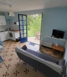 Virazeil Apartment | Tour Rouge Gites
