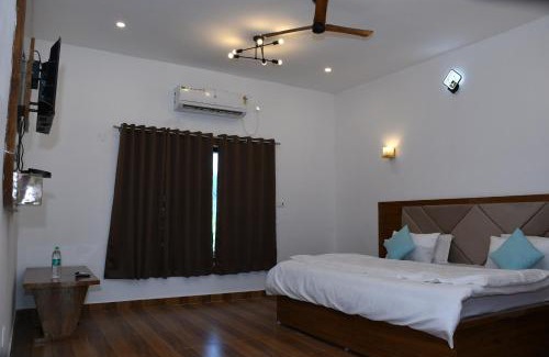 Khajuraho Hotel | TOURIST VILLAGE KHAJURAHO