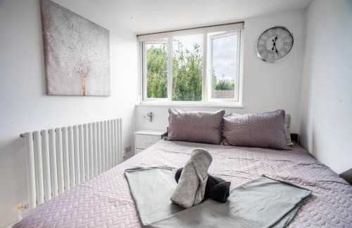 South Bermondsey House | Tower Bridge City Residence King En-suite With Parking