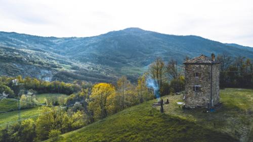 Polinago Ski Chalet | Tower house Gombola