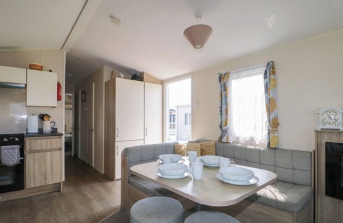 Pevensey Cottage | TOWER VIEW NUMBER 34, family friendly, with pool in Pevensey Bay