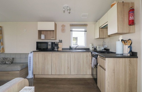 Pevensey Cottage | TOWER VIEW NUMBER 34, family friendly, with pool in Pevensey Bay