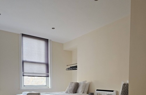 Ipswich Apartment | Town center modern apartment 10