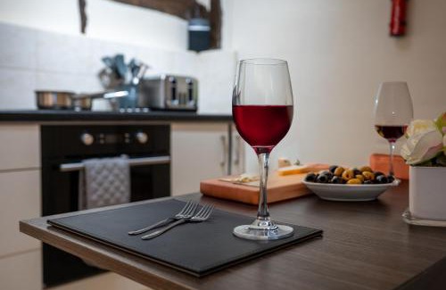 Shrewsbury House | Town Centre Cottage 3 Bedroom inc Parking (1 car)