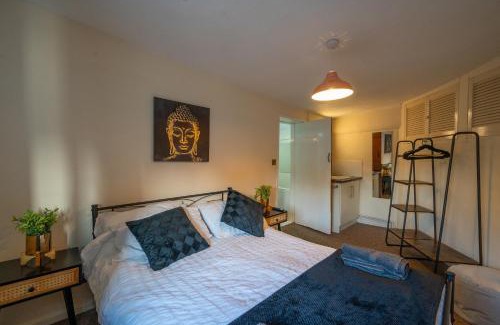 Shrewsbury House | Town Centre Cottage 3 Bedroom inc Parking (1 car)