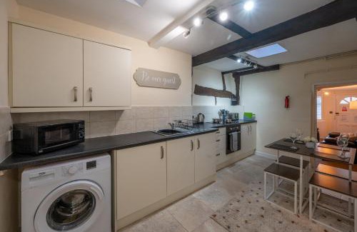 Shrewsbury House | Town Centre Cottage 3 Bedroom inc Parking (1 car)