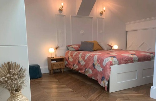 Montreuil House | Town house 15 minutes from Paris with courtyard and small pool
