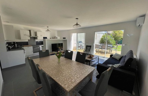La Teste-de-Buch House | Town house with small garden near Arcachon and Velodyssée