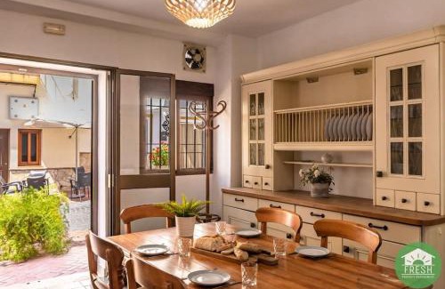 Vinuela House | Town house with jacuzzi and foosball table