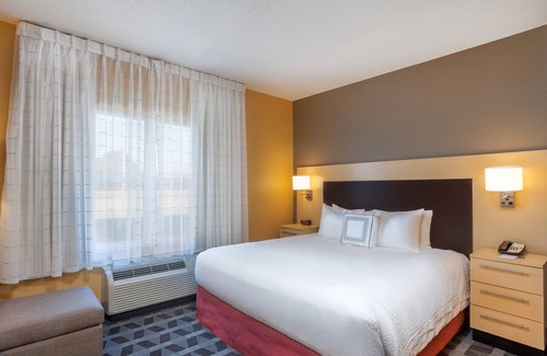 Huntsville Hotel | TownePlace Suites by Marriott Huntsville