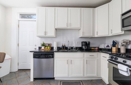 Near East Columbus House | Townhome|Backyard|Patio|NCH