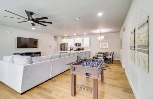 Central Arlington House | Townhome Near AT&T Stadium: Great for Game Day!