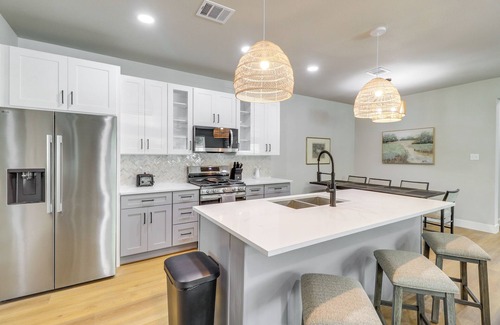 Central Arlington House | Townhome Near AT&T Stadium: Great for Game Day!