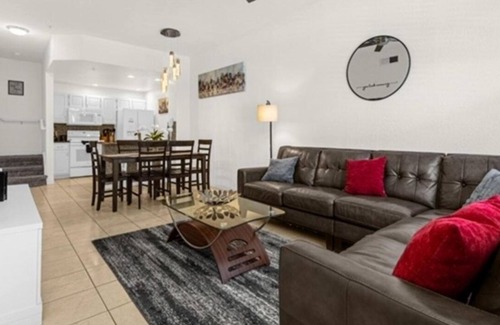 Venetian Bay Villages House | Townhome near Disney! Gated complex, 3 pools, hot tub, Playstation 5 w/gamesnnn