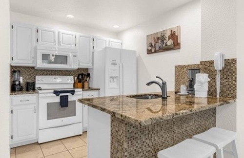 Venetian Bay Villages House | Townhome near Disney! Gated complex, 3 pools, hot tub, Playstation 5 w/gamesnnn