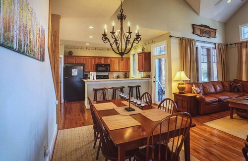 Banner Elk House | Townhome Nov.App State football &Holiday bookings nowavailable. Sleeps 8 Echota