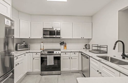 Fitler Square House | Townhome - Patio - Parking - Hosted By StayRafa