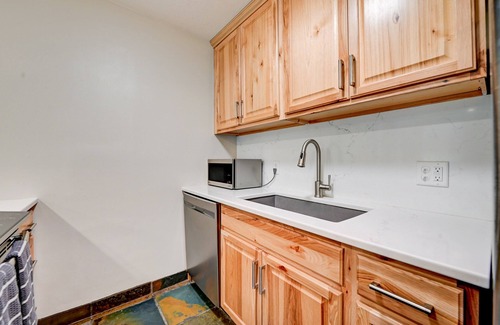 North Park City House | Townhome steps from lifts at PC Resort! Stylish 2BR/2BA +loft, deck, mtn views.