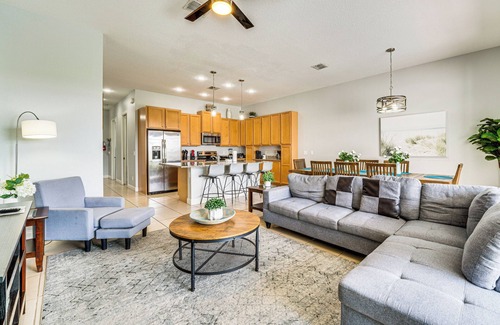 Davenport House | Townhome w/Lanai & Private Pool: 14 Mi to Disney!