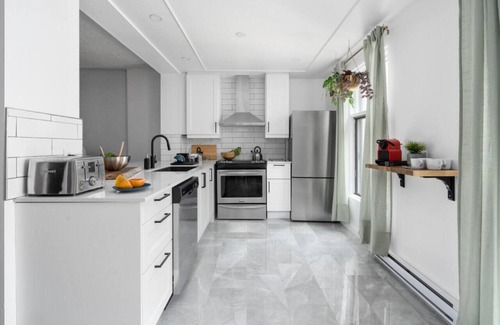 Ville-Marie Apartment | TOWNHOUSE 102 Montreal