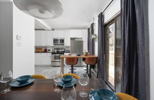 Ville-Marie Apartment | TOWNHOUSE 106 Montreal