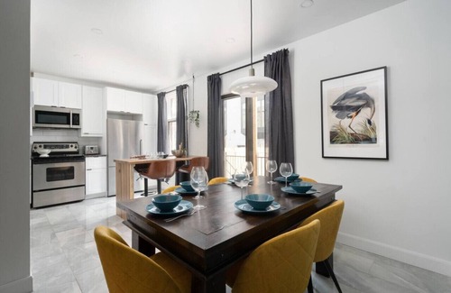 Ville-Marie Apartment | TOWNHOUSE 106 Montreal