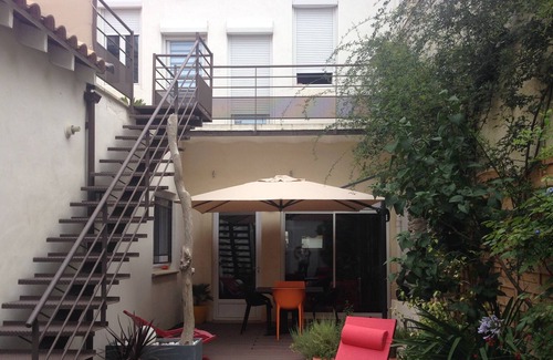 Quartier Administrations House | Townhouse in contemporary decor with beautiful exteriors, downtown