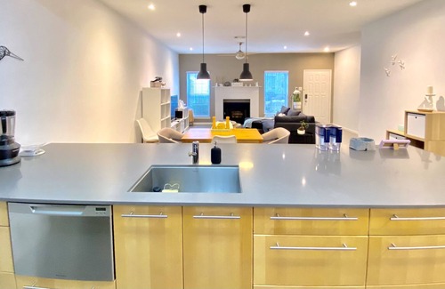 Sharpstown House | Townhouse in the heart of Westchase district