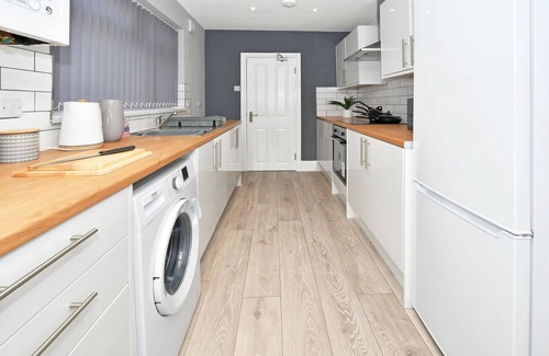 Crewe House | Townhouse @ Lawton Street Crewe - Entire 4 Bedroom House