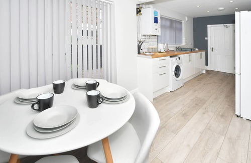 Crewe House | Townhouse @ Lawton Street Crewe - Entire 4 Bedroom House
