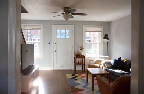 Richmond House | Townhouse Steps from Byrd Park, The Fan